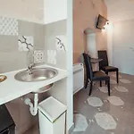Le Dimore Nel Cortile Con Patio E Parcheggio Privato Penzion
