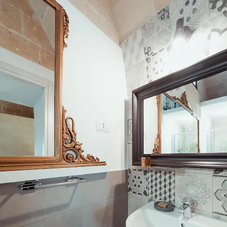 Le Dimore Nel Cortile Con Patio E Parcheggio Privato Matera
