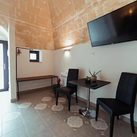 Le Dimore Nel Cortile Con Patio E Parcheggio Privato * Матера