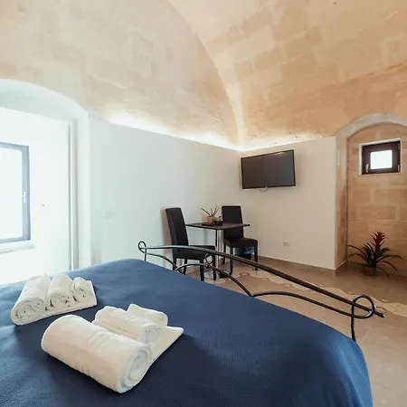 Le Dimore Nel Cortile Con Patio E Parcheggio Privato Penzion