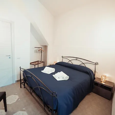 Le Dimore Nel Cortile Con Patio E Parcheggio Privato Guest house Matera