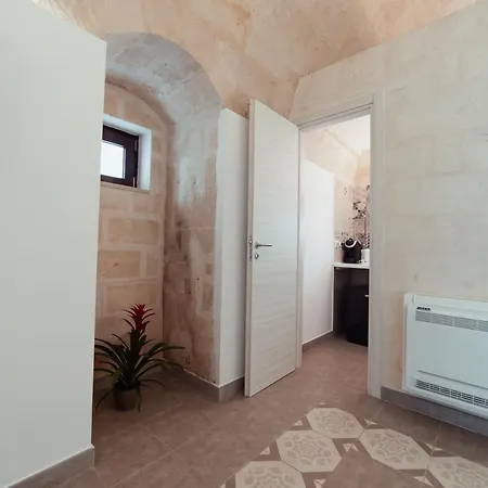 Le Dimore Nel Cortile Con Patio E Parcheggio Privato 게스트하우스 마테라