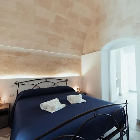 Le Dimore Nel Cortile Con Patio E Parcheggio Privato Gasthof Matera