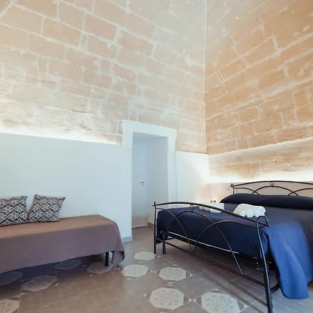 Le Dimore Nel Cortile Con Patio E Parcheggio Privato Гостевой дом Матера