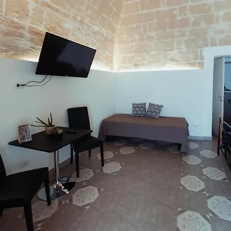 Le Dimore Nel Cortile Con Patio E Parcheggio Privato Guest house