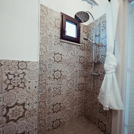 Guest house Le Dimore Nel Cortile Con Patio E Parcheggio Privato *