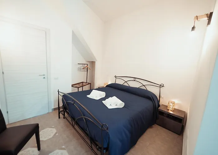 Le Dimore Nel Cortile Con Patio E Parcheggio Privato Pensión Matera