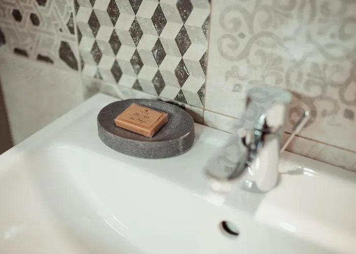 Affittacamere Le Dimore Nel Cortile Con Patio E Parcheggio Privato