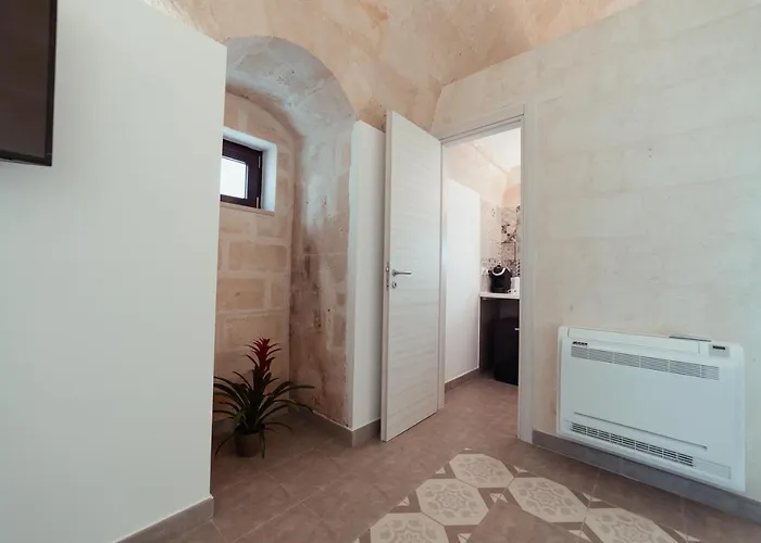 Le Dimore Nel Cortile Con Patio E Parcheggio Privato Pensión Matera