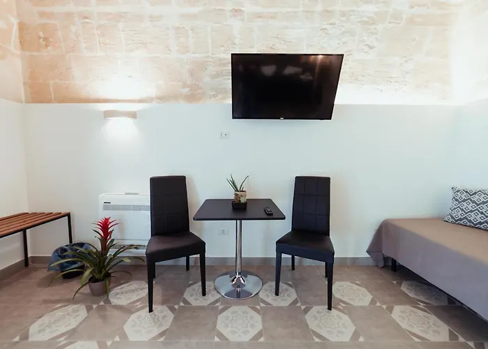 Le Dimore Nel Cortile Con Patio E Parcheggio Privato Pensión *