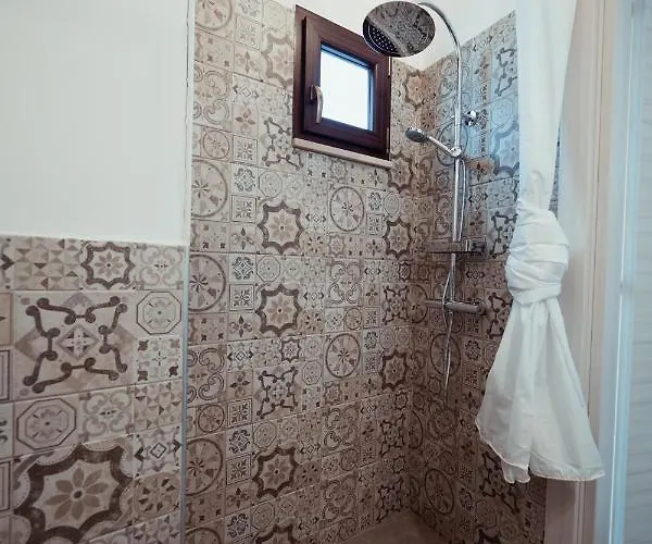 Affittacamere Le Dimore Nel Cortile Con Patio E Parcheggio Privato *