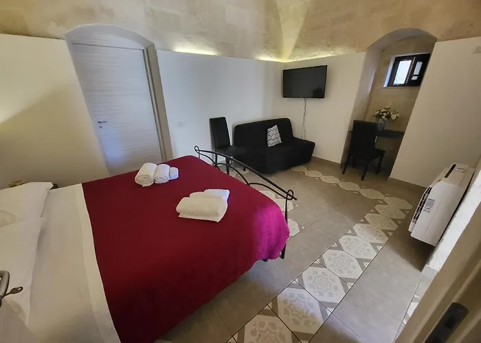 Pensión Le Dimore Nel Cortile Con Patio E Parcheggio Privato Matera